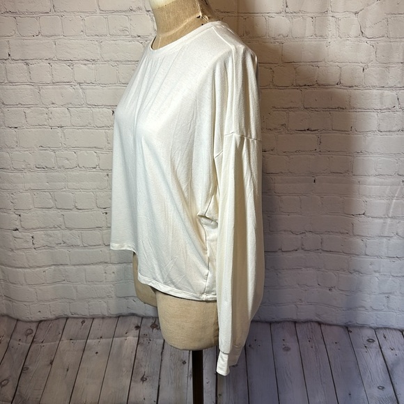 Active white long sleeve top open back size small Old Navy - Picture 3 of 6
